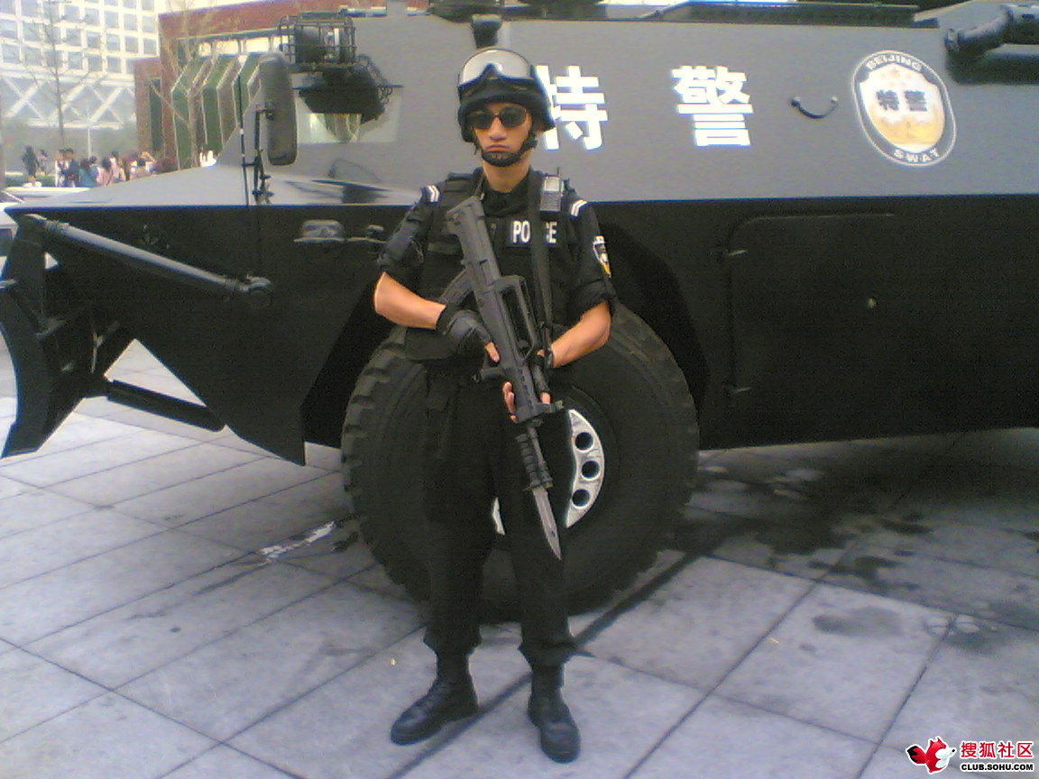 建议官方出中国特色人物角色.(例如:中国特警 特种兵)