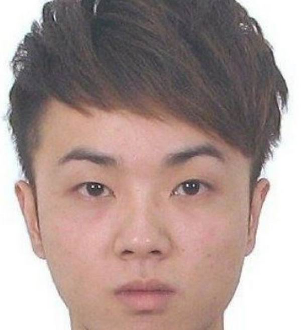 华晨宇:2013快乐男生冠军华晨宇,素颜照这脸型,诶,很明显额头不敢见人